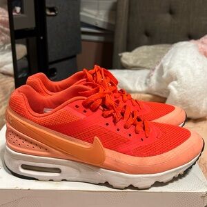 Nike coral colored sneaker. Woman size 7